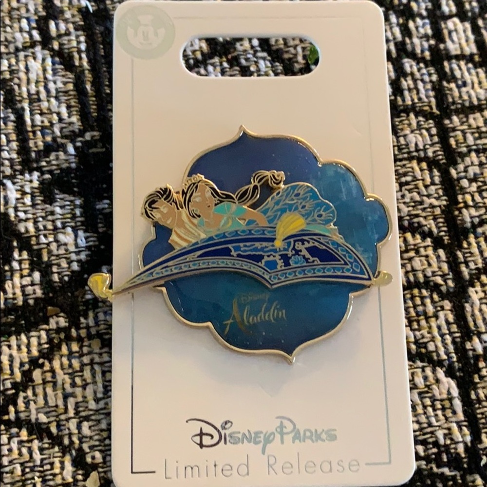 Disney Aladdin and Jasmine Pin